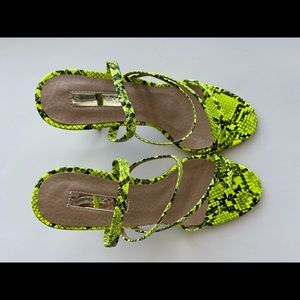 BILLINI DEVANA HEELS NEON YELLOW SNAKE. US 8